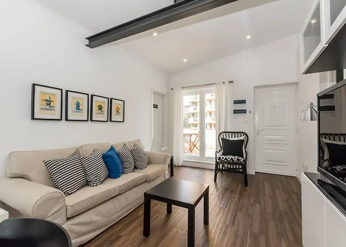 Near The Beach With Big Terrace * Сетубал