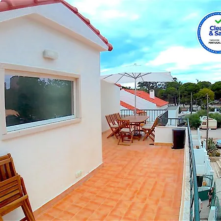 Near The Beach With Big Terrace * Setubal